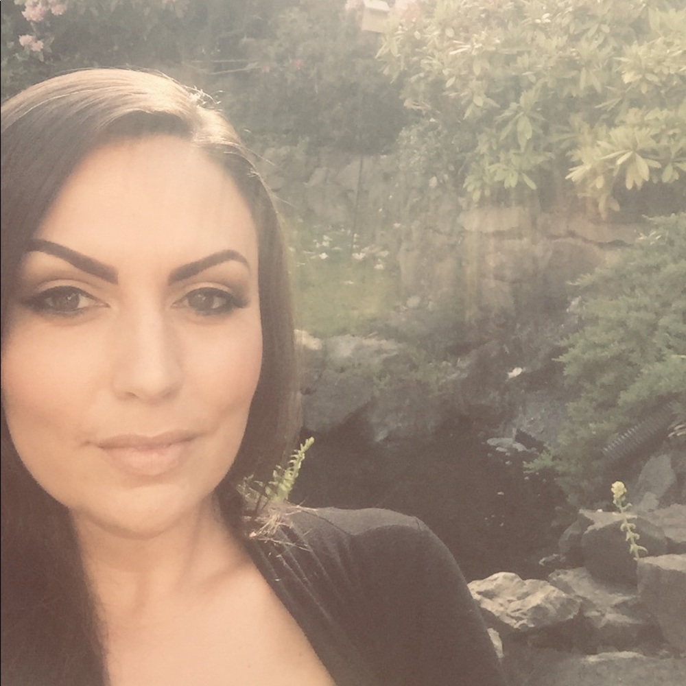 Meet your Posher, Julie